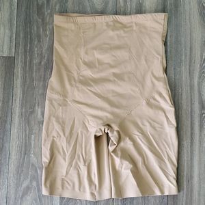 Daisy Fuentes Shapewear